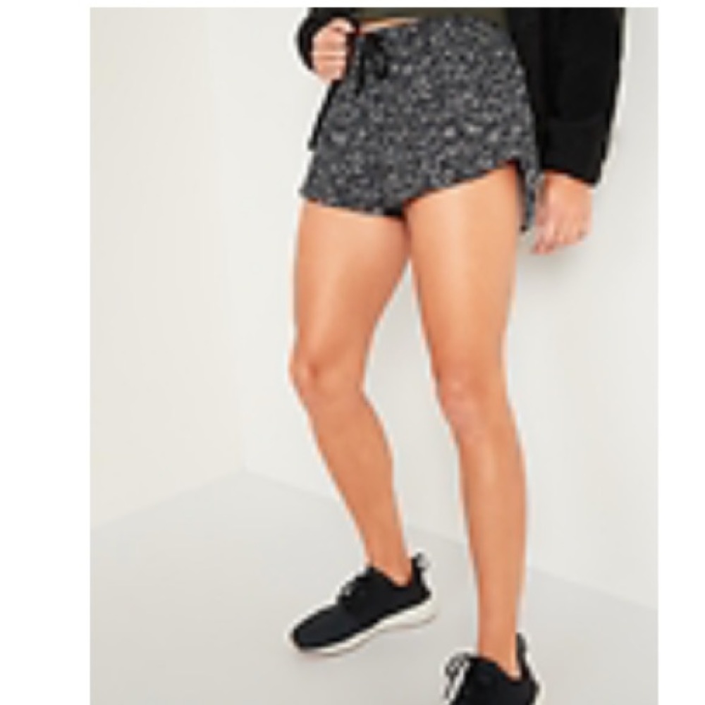 Old Navy Active Dolphin-Hem Run Shorts